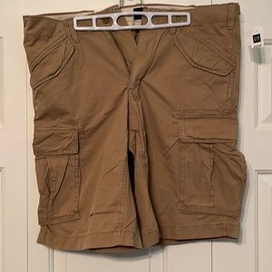 New Gap Tan Cargo Shorts Size 33